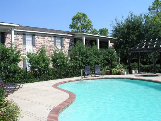 Colonial Plaza Apartments